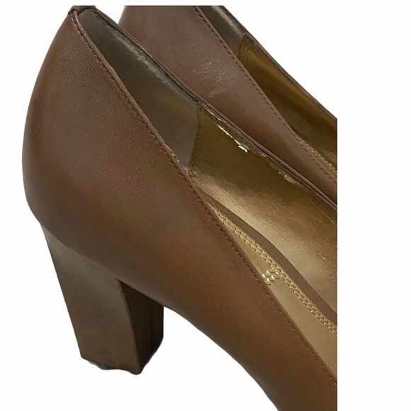 Tahari Bennett Bennett Peep Toe Block Heel Gold Metal Detail Leather Pumps Tan 9 - Picture 5 of 15